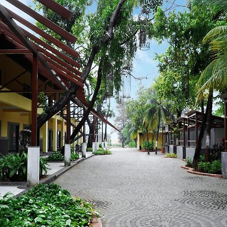 Shanti Resorts Valsad Extérieur photo