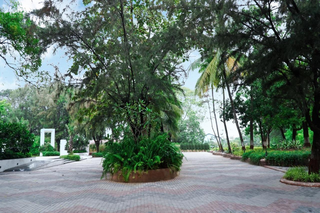 Shanti Resorts Valsad Extérieur photo