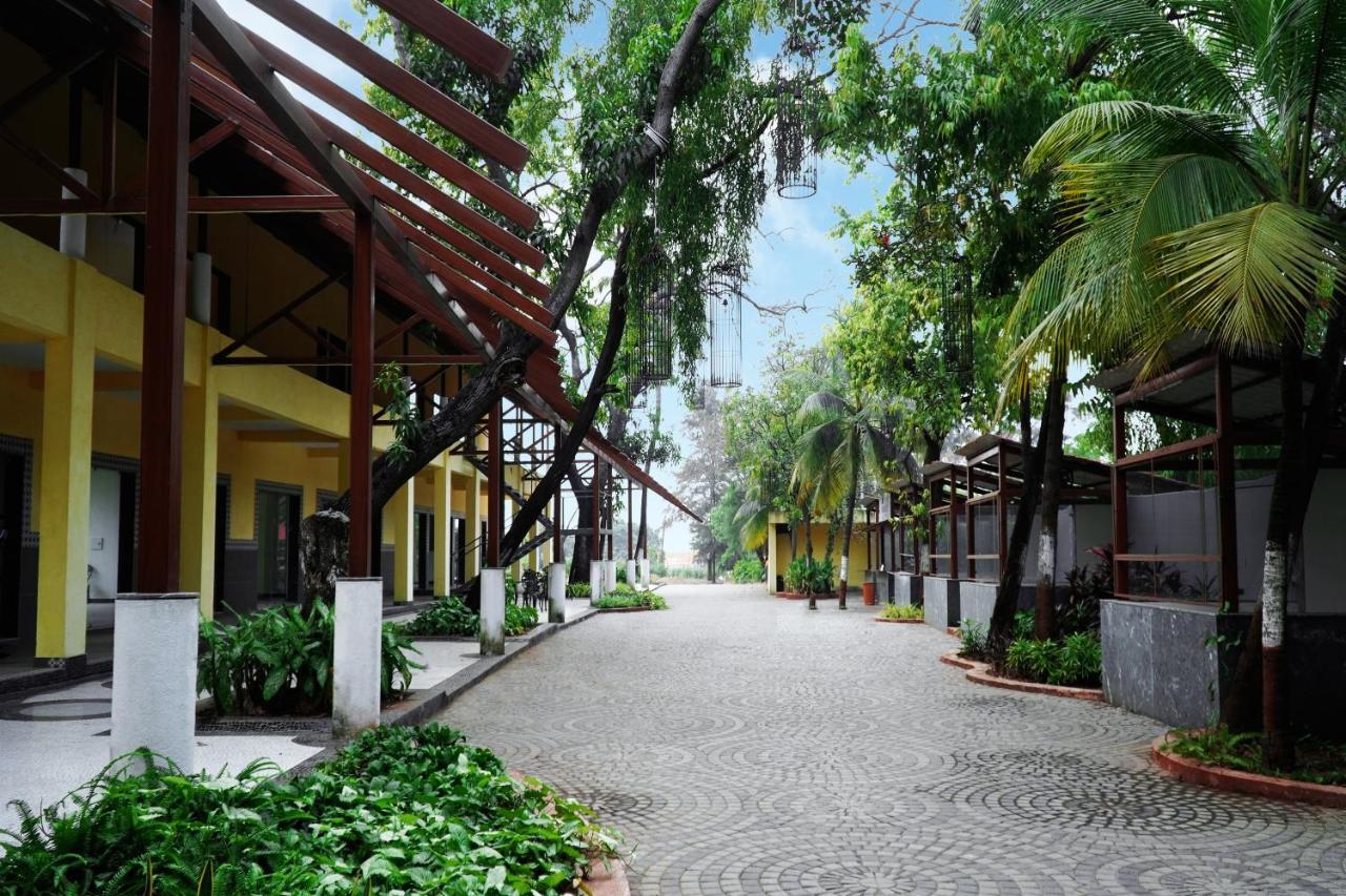 Shanti Resorts Valsad Extérieur photo