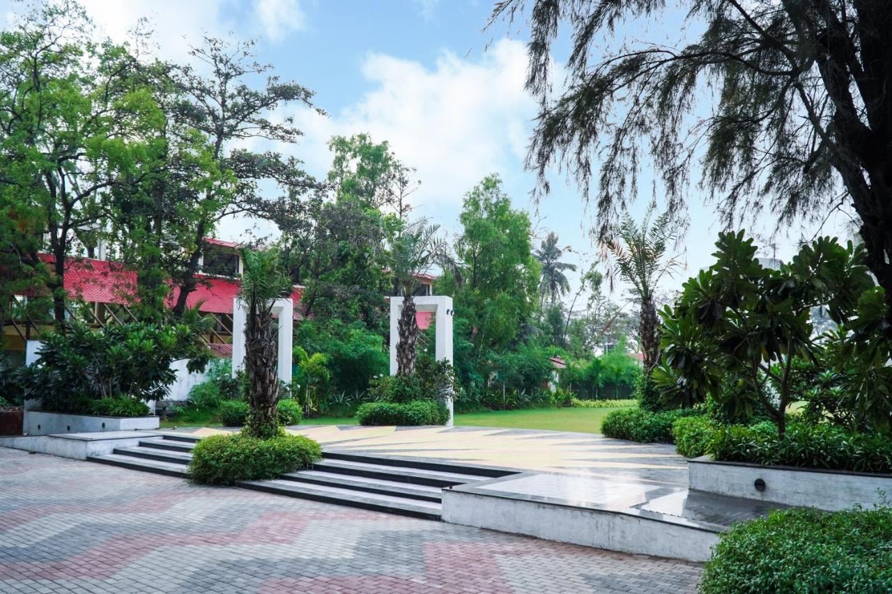 Shanti Resorts Valsad Extérieur photo