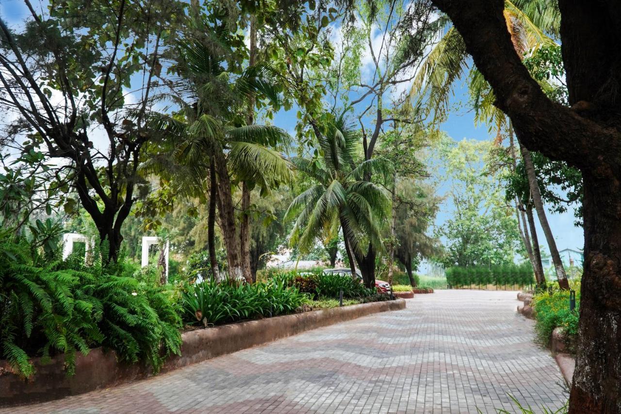 Shanti Resorts Valsad Extérieur photo