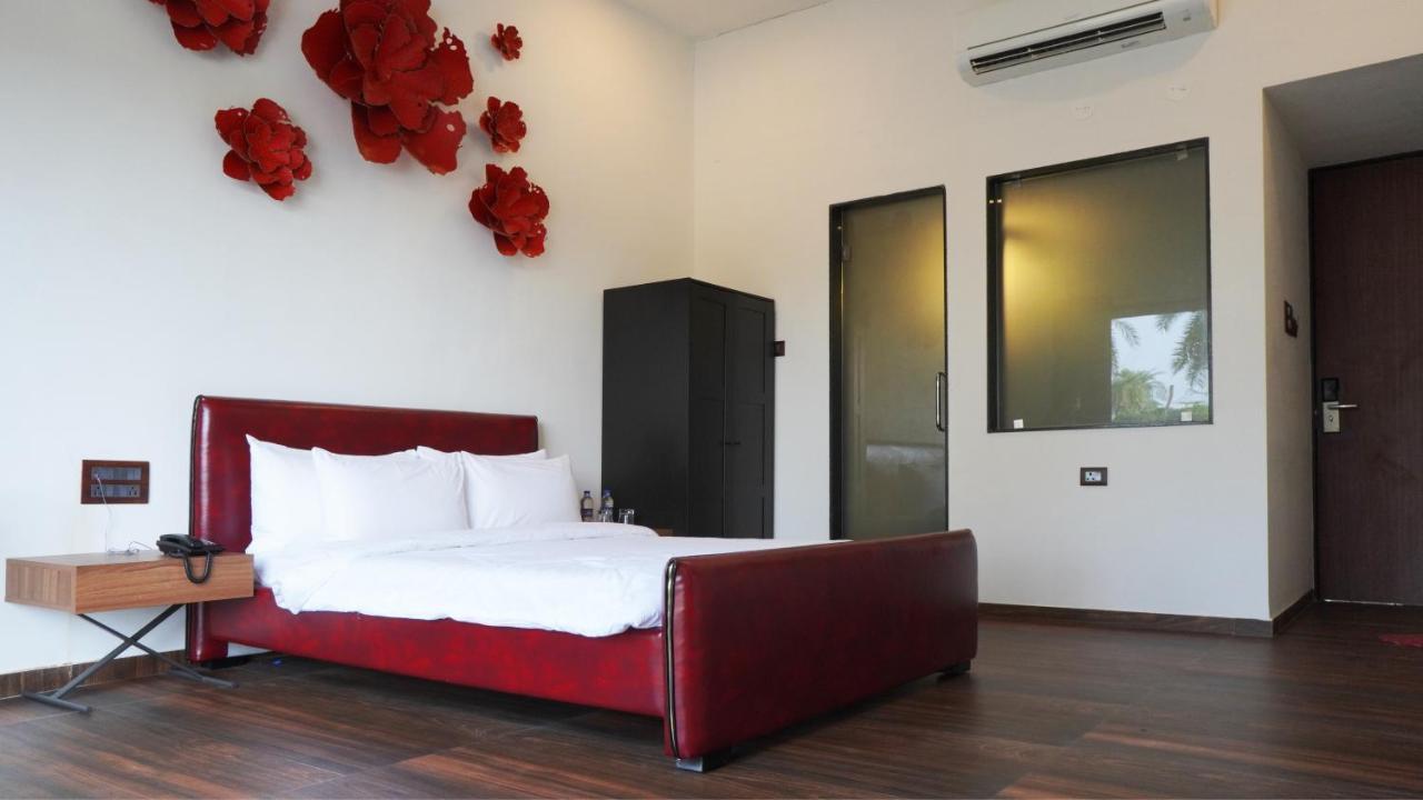 Shanti Resorts Valsad Extérieur photo